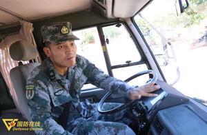 沒有千斤頂一樣換輪胎！這才是真正的軍營「老司機」！