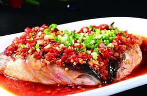 剁椒魚頭想要好吃有技巧，用上這一招，魚頭鮮美香辣，又沒有腥味
