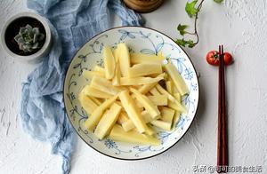 最適合夏天吃的茭白做法，輕鹽薄腌，爽口下飯，專治天熱沒胃口