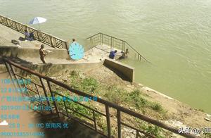 南寧邕江防洪古堤江邊，配了救生設備