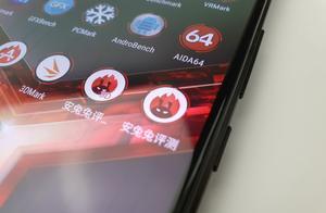 我們動用了十二台手機，為你展現安兔兔V8的全貌