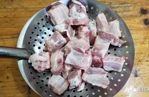 教你做蒜香排骨，做法簡單，蒜香濃郁，做出來比糖醋排骨更好吃