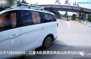 超載被查，司機呆萌發問：我也算一個人？交警都笑了……