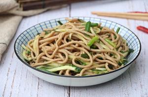 適合夏天吃的麵條，多吃不長胖，簡單一做就上桌，比白麵條更養人