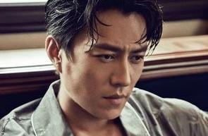 大器晚成的靳東，因《偽裝者》一躍成為炙手可熱的男演員