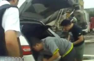 「在這裡混的中國人，都是人渣。」