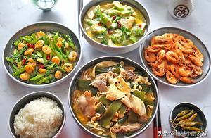 請老公去飯店吃飯，摳門的老公卻回家做一桌子菜，每道菜都很下飯