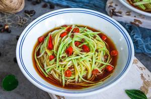 夏季此菜比肉好吃，洗一洗，拌一拌就上桌，有多少吃多少