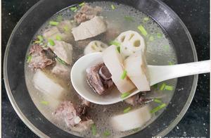 骨頭湯怎麼熬才白又鮮？原來處理骨頭有講究，做對了比魚湯還鮮甜