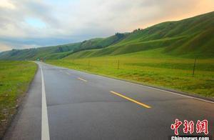 新疆獨庫公路迷人的自然風光 感受丹霞深谷地貌