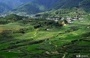 怒江大峽谷中的旅遊特色村、崇仁村