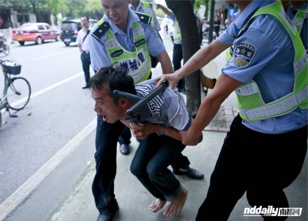 女子植物人5年，醒來說的話，28歲兒子聽了立刻報警抓親爹...!