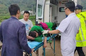 鹽邊花甲老人橋下避雨意外跌倒，民警快速救援