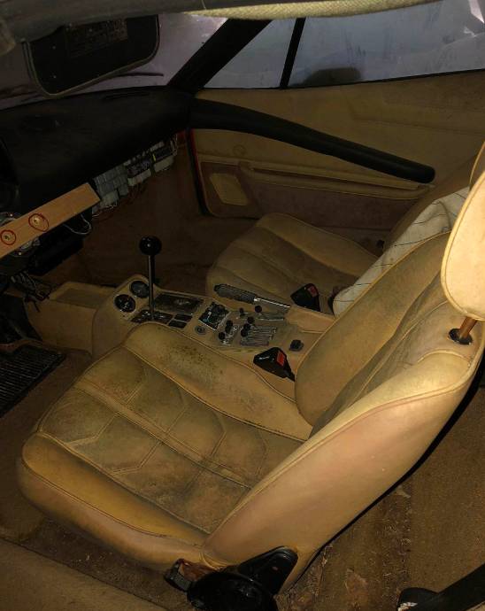他幫奶奶整理車庫「發現37年前藍寶堅尼」車體放到生鏽「超乎想像市值曝光」：挖到寶了