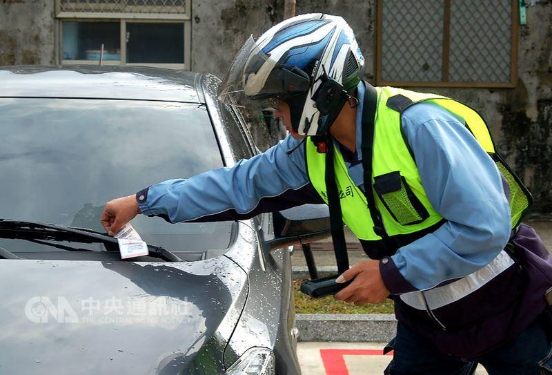 日曬雨淋！開單員「每天開出2000張單」為生活拚了　月薪飆超高「一份抵兩份工作」