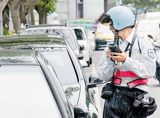 日曬雨淋！開單員「每天開出2000張單」為生活拚了　月薪飆超高「一份抵兩份工作」