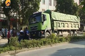 悲痛！泉州：女孩被撞身亡，她才7歲！母親癱坐在車旁…