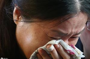 父子倆腸道內長滿腫瘤，妻子癱坐在地，醫生：早就有四個提醒