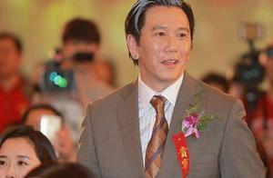 他年輕時紅遍香港，曾有11任緋聞女友，如今53歲成人生贏家