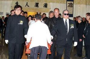 23歲成名，72歲逝世：成龍洪金寶為其送行，他的一生就是傳奇