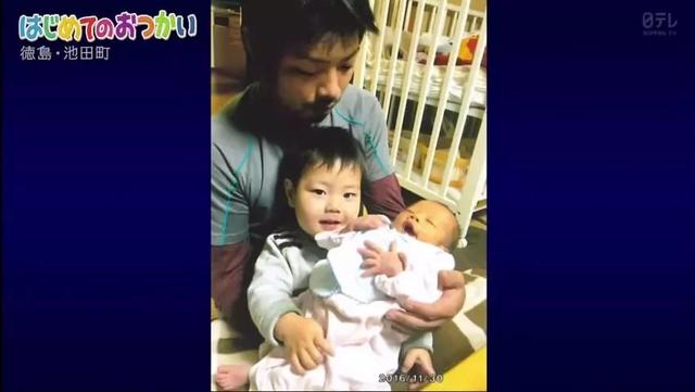為了祭奠在天堂的爸爸，4歲的哥哥帶著2歲的弟弟坐車去買花，過程讓日本網友淚奔