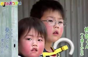 看哭！4 歲哥哥帶 2 歲弟弟出遠門，為去世的父親買花
