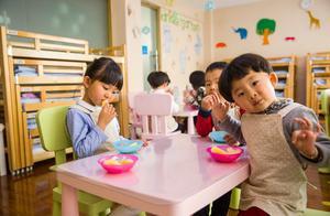 第一天送孩子入園她只說兩句話：優秀的孩子背後，都是狠心的父母