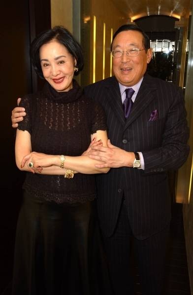求婚3次點頭嫁豪門「婚後苦忍丈夫出軌43年」　晚年「獨得70多億遺產」情婦拿不到半毛