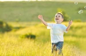 3歲女孩中暑還好媽媽及時發現，孩子中暑家長要重視，做好這幾點