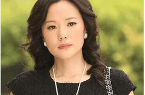 她是知性溫婉的東方美人，演24年配角終成影后，丈夫是王菲前男友