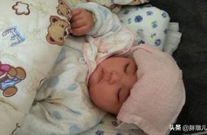 2歲女孩發燒差點變成「腦癱」，是退燒方法錯了，你是否也這樣做