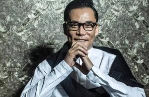 他46歲身家60億，曾力挺劉強東性侵，如今卻被妻子掃地出門