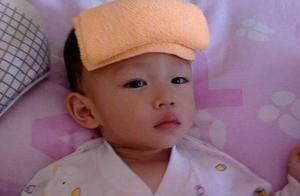 2歲寶寶發燒媽媽輕信「謠言」，導致孩子腦癱，很多家長都這樣做