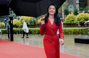 四大中年女星比美，姚晨馬伊琍宋佳帥氣優雅，海清一襲話驚艷全場