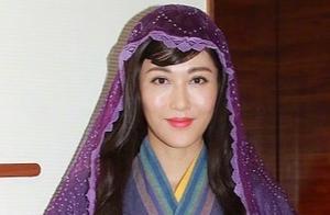 她不再是偷穿品如衣服的艾莉，她是悄悄在變臉的李彩樺