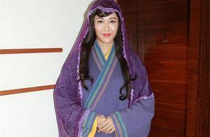 李彩樺「艾莉」之後大變樣，五官僵硬似蠟像，洪世賢看了都認不出