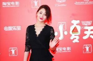 殷桃哪有40歲？蕾絲上衣配闊腿褲氣質優雅，一張少女顏減齡驚艷