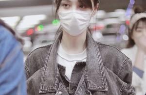 有一種瘦叫鄭爽穿牛仔褲，XS碼被她穿成「堆堆襪」，有80斤？