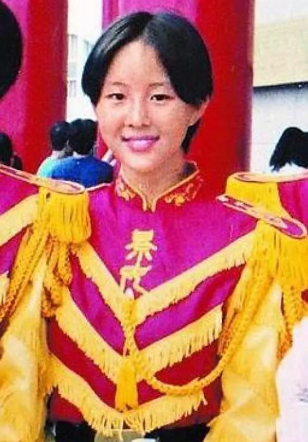 張鈞甯高中「儀隊舊照」被翻出！網嘆：看完後終於知道她為何一直單身了