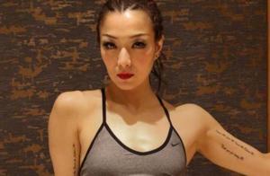 47歲鄭秀文曬近照，粉絲留言「歲月如刀」