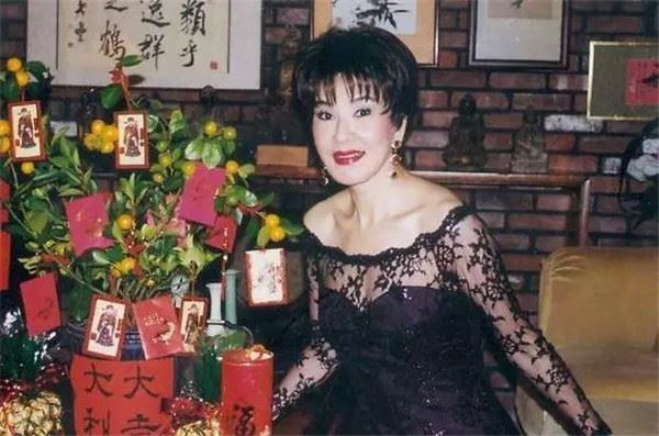 她慘被離婚、兒子癌症過世，68歲凍齡活出少女人生！