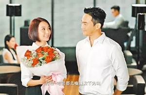 張智霖舊愛和老公合照似父女，49歲嬌俏如少女，比袁詠儀更凍齡