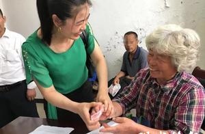 兒子、丈夫先後離世，68 歲南通大媽主動替兒子還巨額債務