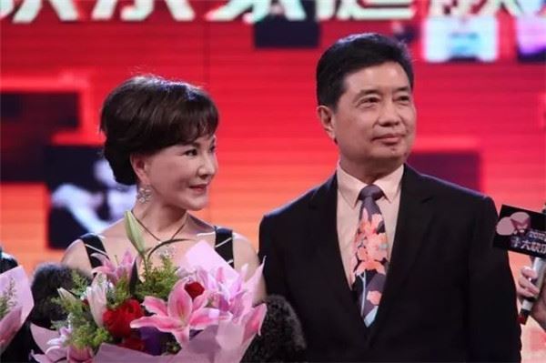 她慘被離婚、兒子癌症過世，68歲凍齡活出少女人生！