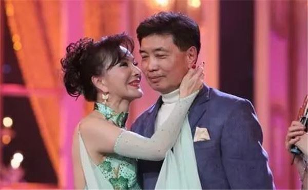她慘被離婚、兒子癌症過世，68歲凍齡活出少女人生！