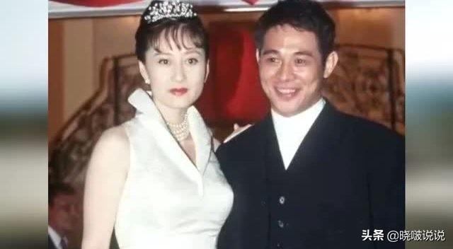 曾被利智插足！當年沒儀式「挺肚陪夫去美國發展」遭李連傑拋棄20年，「獨自帶大2女侍奉公婆」今收穫幸福！