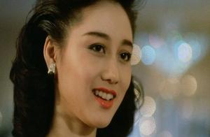 同為李連杰妻子，58歲黃秋燕遭棄20年至今未嫁，照顧公婆關係融洽
