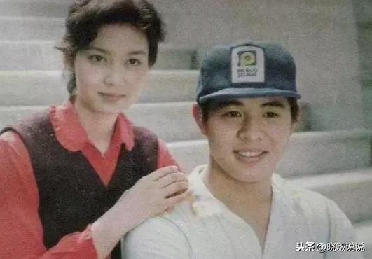曾被利智插足！當年沒儀式「挺肚陪夫去美國發展」遭李連傑拋棄20年，「獨自帶大2女侍奉公婆」今收穫幸福！