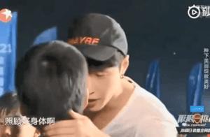 張藝興資助兒童被群嘲：「情商太低又蠢又壞！張藝興被排擠內幕？