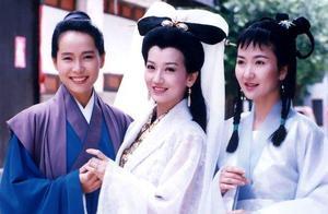 61歲陳美琪穿仙女裙好美，撞上64歲趙雅芝，網友：這差距不止3歲
